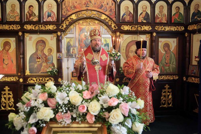 Божественная литургия в Бобруйском монастыре Святых Жен-Мироносиц. Архиерейское богослужение.