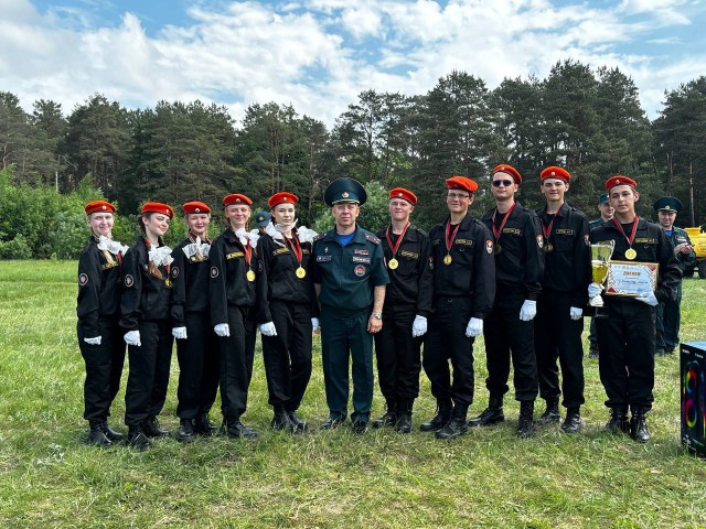 Победители областного слета юных спасателей-пожарных.