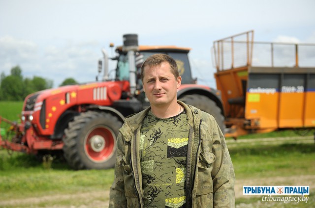 Вядуць нарыхтоку сенажу ´Міхалёскай Ніве´.