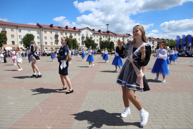 День прощания. Последний звонок прозвенел для бобруйских выпускников.