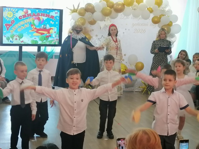 В добрый путь, выпускники!