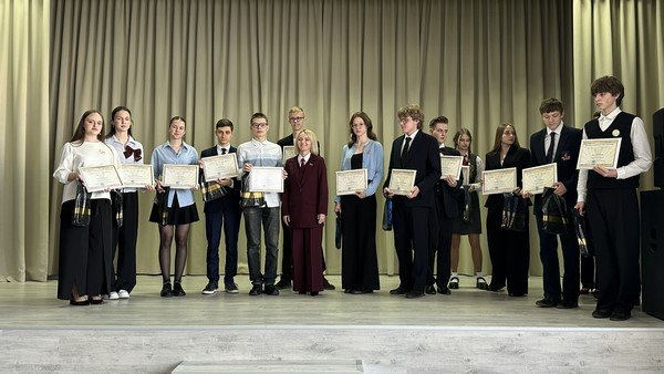 Чествование победителей заключительного этапа республиканской олимпиады по учебным предметам.