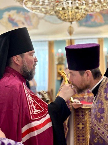 29 марта епископ Бобруйский Серафим возглавил Божественную литургию в храме при Центре ´Покрова´.