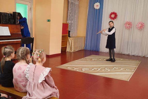 ´Музыка - детям´ (знакомство дошколят с живой музыкой и музыкальными инструментами).