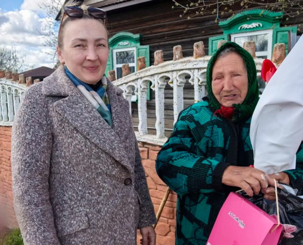 Ветерана труда Зинаиду Коваленко поздравили с 85-летним юбилеем.