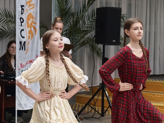 Память в ритмах вальса: в Могилеве прошел молодежный флешмоб.