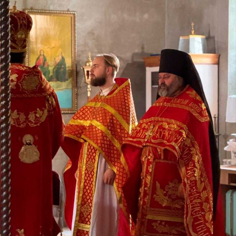 Епископ Серафим возглавил Божественную литургию в мужском монастыре иконы Божией Матери ´Живоносный Источник´ в Прощанской пу...