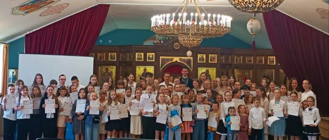 Торжественное поздравление и награждение победителей конкурса рисунков ´Пасхальная радость´.