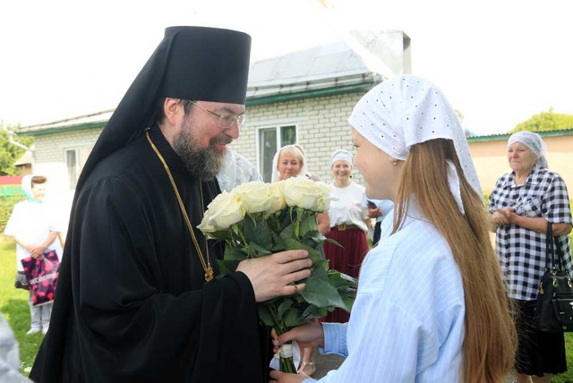 Епископ Серафим возглавил Божественную литургию в храме Святой Живоначальной Троицы г. Быхова.