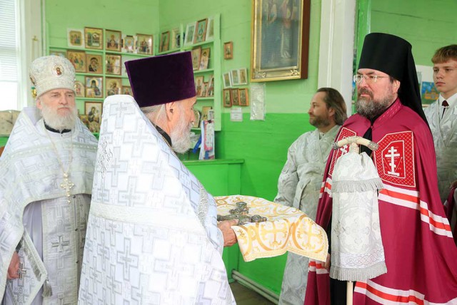 Епископ Серафим возглавил Божественную литургию в храме Святой Живоначальной Троицы г. Быхова.