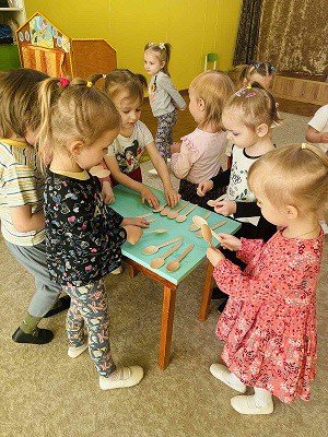 Музыкальное занятие ´В гости к сказке´.