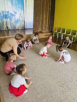 Музыкальное занятие ´В гости к сказке´.