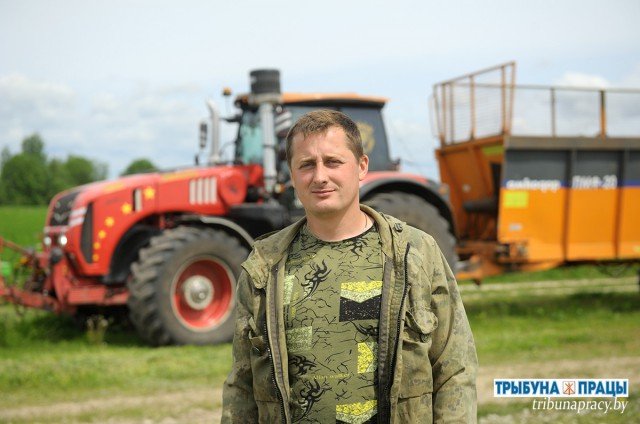Вядуць нарыхтоку сенажу ´Міхалёскай Ніве´.