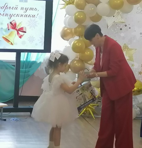 В добрый путь, выпускники!
