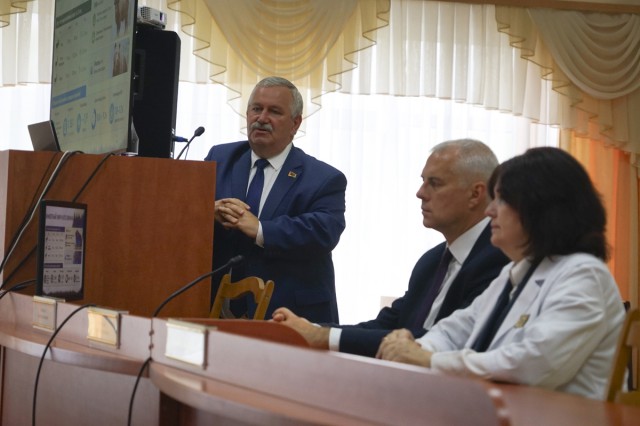 Мэр Сергей Чертков провел Единый день информирования и прием граждан в Могилевской клинической больнице 1.