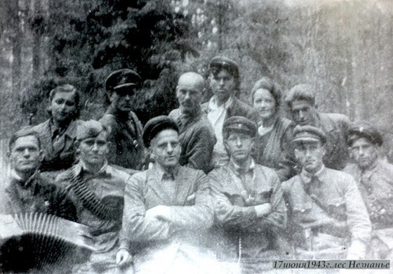 Немцев и полицаев резали безжалостно (1941 - 1945 г.).