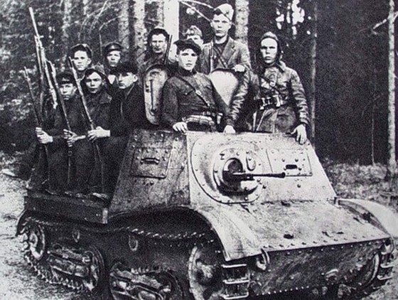 Немцев и полицаев резали безжалостно (1941 - 1945 г.).