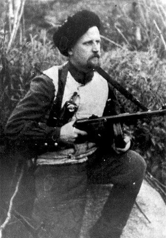 Немцев и полицаев резали безжалостно (1941 - 1945 г.).