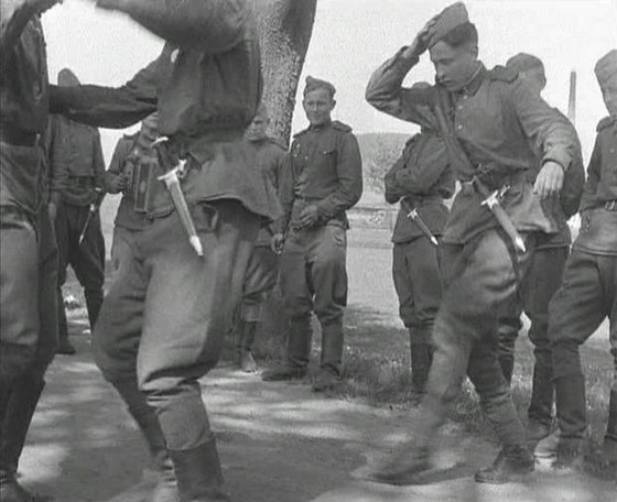 Немцев и полицаев резали безжалостно (1941 - 1945 г.).