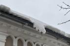 В Бобруйске снег с крыши травмировал женщину.