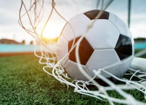 Женская команда уступила действующим чемпионкам.